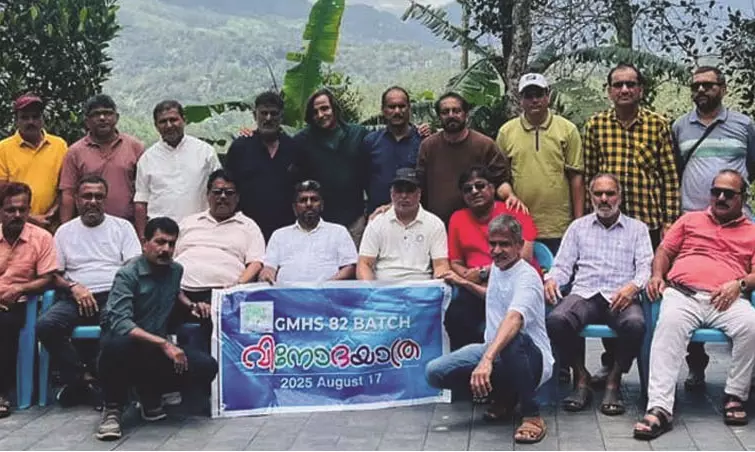 തളങ്കര ഗവ. മുസ്ലിം ഹൈസ്‌കൂള്‍ 1982 ബാച്ച് പഠനകാലത്തെ  കുസൃതികളും തമാശകളും പങ്ക് വെച്ച് വിനോദയാത്ര നടത്തി