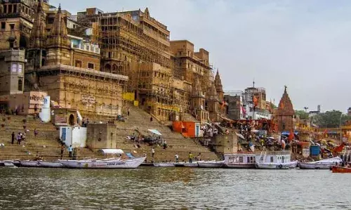 പുണ്യ നഗരമായ വാരാണസിയിലേക്ക് ഒരു യാത്ര പോയാലോ; കാത്തിരിക്കുന്നത് മനോഹരമായ കാഴ്ചകള് പുണ്യ നഗരമായ വാരാണസിയിലേക്ക് ഒരു യാത്ര പോയാലോ; കാത്തിരിക്കുന്നത് മനോഹരമായ കാഴ്ചകള്