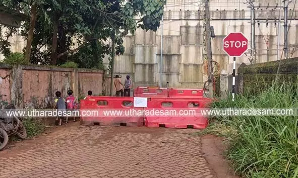 അറ്റകുറ്റപ്പണിയുടെ പേരില് രണ്ട് പോക്കറ്റ് റോഡുകള് ഒരേ സമയം അടച്ചിട്ടു; ദുരിതത്തിലായി വാഹന യാത്രക്കാര് അറ്റകുറ്റപ്പണിയുടെ പേരില് രണ്ട് പോക്കറ്റ് റോഡുകള് ഒരേ സമയം അടച്ചിട്ടു; ദുരിതത്തിലായി വാഹന യാത്രക്കാര്