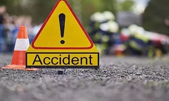 സ്കൂളിലേക്ക് നടന്നുപോകുന്നതിനിടെ കാറിടിച്ച് എട്ടുവയസുകാരന് പരിക്ക് സ്കൂളിലേക്ക് നടന്നുപോകുന്നതിനിടെ കാറിടിച്ച് എട്ടുവയസുകാരന് പരിക്ക്