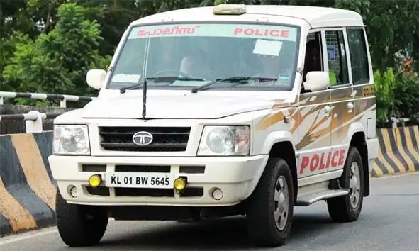 കാറിലെത്തിയ സംഘം വീട്ടില്‍ കയറി തോക്ക് ചൂണ്ടി ഭീഷണിപ്പെടുത്തിയെന്ന് പരാതി; ഒരാള്‍ കസ്റ്റഡിയില്‍