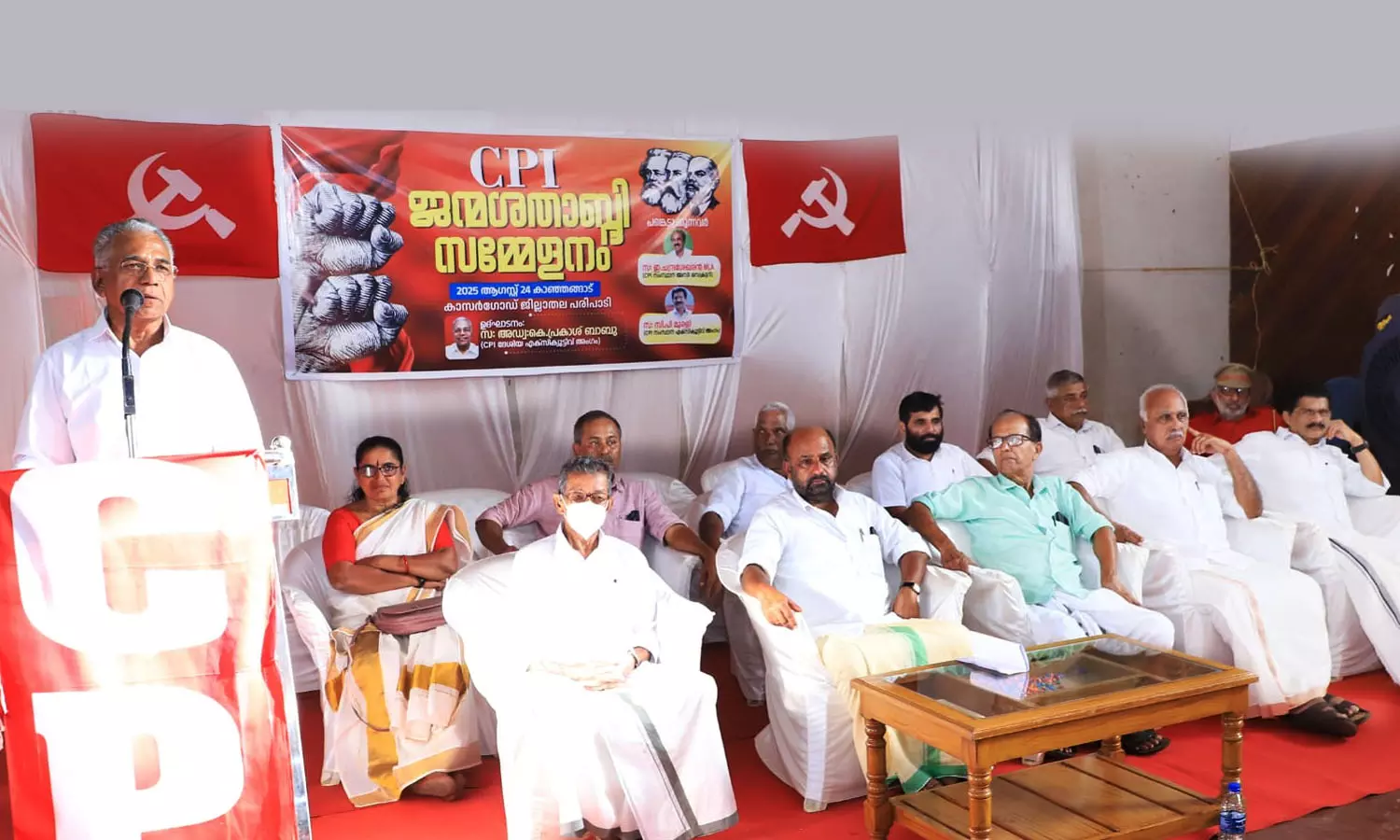 ഫാസിസ്റ്റുകള്ക്കെതിരെ പോരാടണമെങ്കില് ഇന്ത്യയിലെ ചെങ്കൊടി പാര്ട്ടികളെല്ലാം ഒന്നിക്കണം- അഡ്വ. കെ. പ്രകാശ് ബാബു ഫാസിസ്റ്റുകള്ക്കെതിരെ പോരാടണമെങ്കില് ഇന്ത്യയിലെ ചെങ്കൊടി പാര്ട്ടികളെല്ലാം ഒന്നിക്കണം- അഡ്വ. കെ. പ്രകാശ് ബാബു