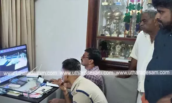 പുല്ലൂരില്‍ പ്രവാസിയുടെ വീടിന്റെ വാതില്‍ തകര്‍ത്ത് കവര്‍ച്ചാശ്രമം; ഹെല്‍മറ്റ് ധാരികളുടെ ദൃശ്യം സിസിടിവിയില്‍