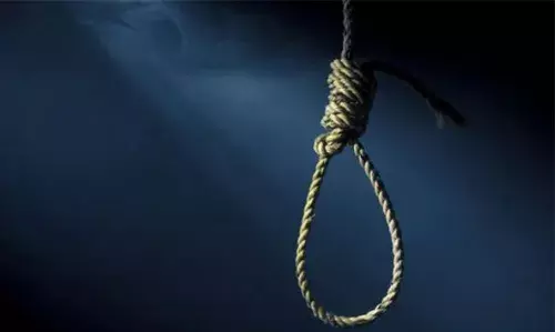 കുവൈത്തില് നിന്നും നാട്ടിലെത്തിയ യുവാവ് തൂങ്ങിമരിച്ചനിലയില് കുവൈത്തില് നിന്നും നാട്ടിലെത്തിയ യുവാവ് തൂങ്ങിമരിച്ചനിലയില്