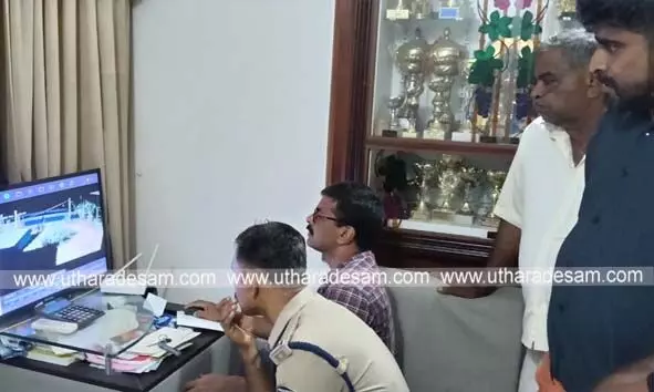 പുല്ലൂരില്‍ പ്രവാസിയുടെ വീടിന്റെ വാതില്‍ തകര്‍ത്ത് കവര്‍ച്ചാശ്രമം; ഹെല്‍മറ്റ് ധാരികളുടെ ദൃശ്യം സിസിടിവിയില്‍
