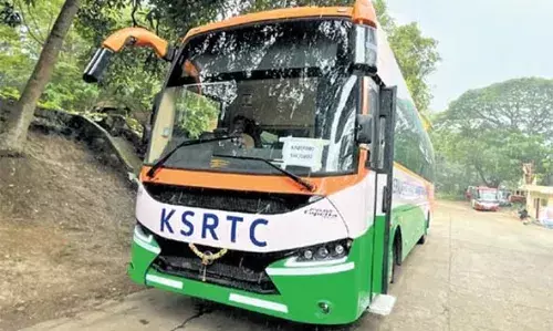 ഓണത്തിന് മുന്നോടിയായി മറുനാടന് മലയാളികളുടെ യാത്രാക്ലേശം പരിഹരിക്കാന് അധിക ഷെഡ്യൂളുകളുമായി കെ.എസ്.ആര്.ടി.സി ഓണത്തിന് മുന്നോടിയായി മറുനാടന് മലയാളികളുടെ യാത്രാക്ലേശം പരിഹരിക്കാന് അധിക ഷെഡ്യൂളുകളുമായി കെ.എസ്.ആര്.ടി.സി