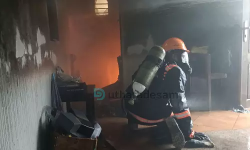 ഷോര്‍ട്ട് സര്‍ക്യൂട്ട്: വാഷിംഗ് മെഷീനില്‍ നിന്ന് തീ പടര്‍ന്നു; ജനല്‍ ചില്ലുകള്‍ പൊട്ടിത്തെറിച്ചു