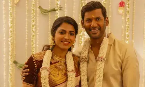 നടന് വിശാലിന്റേയും സായ് ധന്ഷികയുടേയും വിവാഹനിശ്ചയം കഴിഞ്ഞു നടന് വിശാലിന്റേയും സായ് ധന്ഷികയുടേയും വിവാഹനിശ്ചയം കഴിഞ്ഞു