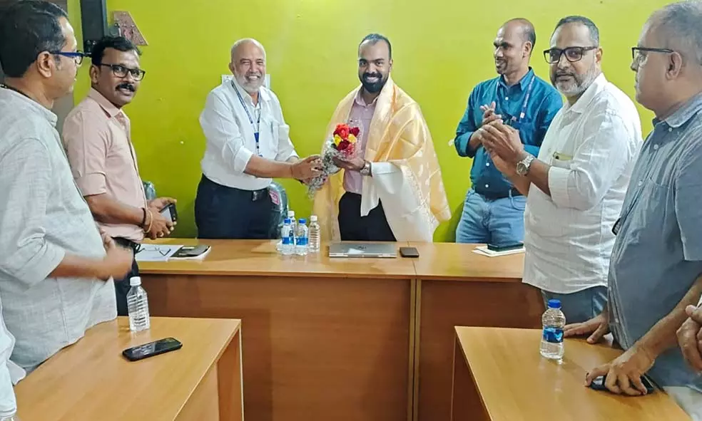 ജില്ലയിലെ വ്യവസായ മേഖലയിലെ വൈദ്യുതി പ്രതിസന്ധി: പരിഹാരത്തിന് ശ്രമിക്കുമെന്ന് വ്യവസായ വകുപ്പ്‌ ഡയറക്ടര്‍;KSSIA ഓഫീസില്‍ സ്വീകരണം നല്‍കി