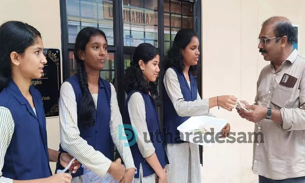 നിര്ധനര്ക്ക് ഓണക്കിറ്റ് നല്കാന് പപ്പടം ചലഞ്ചുമായി വിദ്യാര്ത്ഥികള് നിര്ധനര്ക്ക് ഓണക്കിറ്റ് നല്കാന് പപ്പടം ചലഞ്ചുമായി വിദ്യാര്ത്ഥികള്