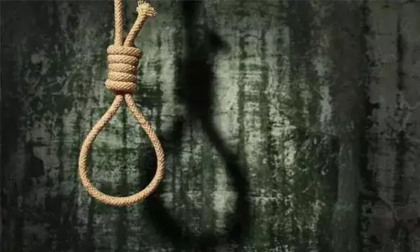 വയോധികന്‍ വീട്ടിലെ കാര്‍പോര്‍ച്ചില്‍ തൂങ്ങിമരിച്ച നിലയില്‍