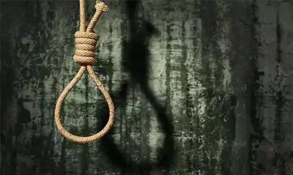 വയോധികന്‍ വീട്ടിലെ കാര്‍പോര്‍ച്ചില്‍ തൂങ്ങിമരിച്ച നിലയില്‍