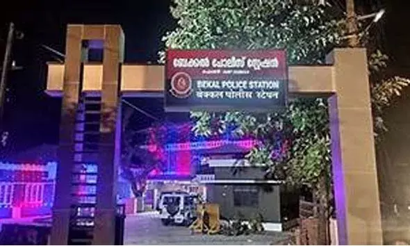 പള്ളിക്കരയില്‍ പൊതുസ്ഥലത്ത് സംഘട്ടനം; നാലുപേര്‍ക്കെതിരെ കേസ്