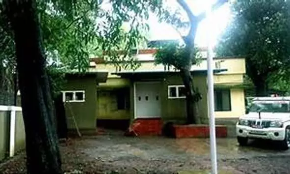 പിന്തുടര്ന്ന് ശല്യം ചെയ്യുന്നതിനെതിരെ പൊലീസില് പരാതി നല്കിയ യുവതിക്ക് കുത്തേറ്റു പിന്തുടര്ന്ന് ശല്യം ചെയ്യുന്നതിനെതിരെ പൊലീസില് പരാതി നല്കിയ യുവതിക്ക് കുത്തേറ്റു