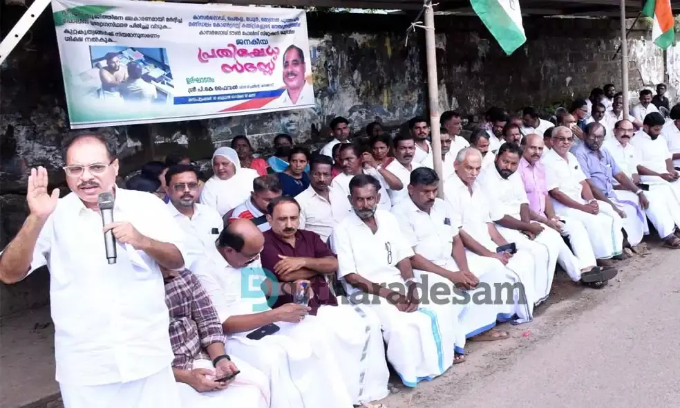 ജില്ലയിലെ പൊലീസ് സ്റ്റേഷനുകള്‍ക്ക് മുന്നില്‍ കോണ്‍ഗ്രസ് ജനകീയ പ്രതിഷേധ സദസ്സ് സംഘടിപ്പിച്ചു