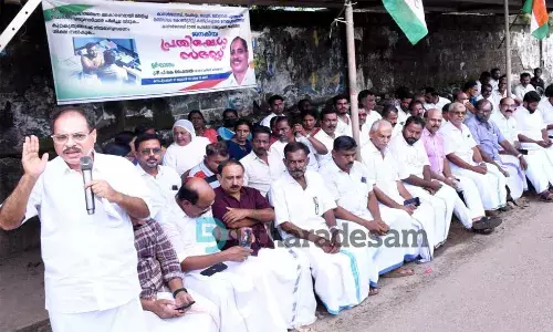 ജില്ലയിലെ പൊലീസ് സ്റ്റേഷനുകള്ക്ക് മുന്നില് കോണ്ഗ്രസ് ജനകീയ പ്രതിഷേധ സദസ്സ് സംഘടിപ്പിച്ചു ജില്ലയിലെ പൊലീസ് സ്റ്റേഷനുകള്ക്ക് മുന്നില് കോണ്ഗ്രസ് ജനകീയ പ്രതിഷേധ സദസ്സ് സംഘടിപ്പിച്ചു