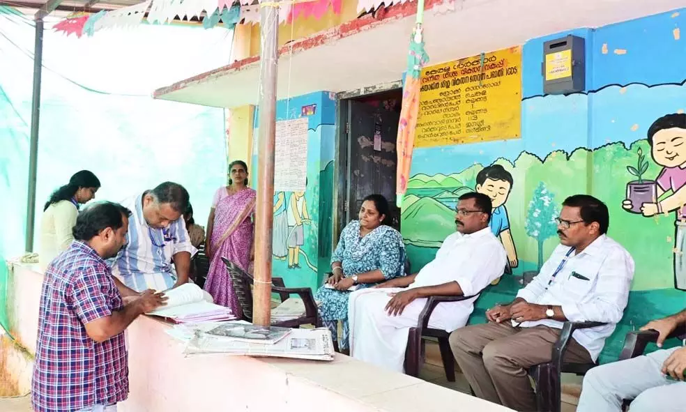 പാര്ശ്വവല്ക്കരിക്കപ്പെട്ട വിഭാഗങ്ങളുടെ ഭക്ഷ്യഭദ്രത ഉറപ്പുവരുത്തണം: സംസ്ഥാന ഭക്ഷ്യകമ്മിഷന് പാര്ശ്വവല്ക്കരിക്കപ്പെട്ട വിഭാഗങ്ങളുടെ ഭക്ഷ്യഭദ്രത ഉറപ്പുവരുത്തണം: സംസ്ഥാന ഭക്ഷ്യകമ്മിഷന്
