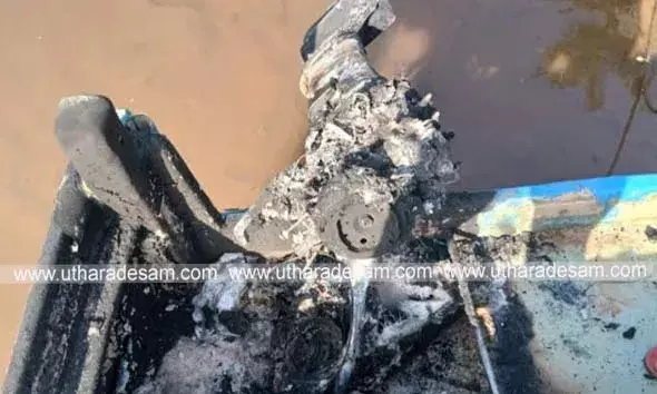 അനധികൃത മണല്‍ക്കടത്ത് പിടികൂടാന്‍ പൊലീസ് ഉപയോഗിച്ച തോണി തീവച്ച് നശിപ്പിച്ചനിലയില്‍