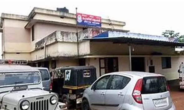 കാര്‍ ഓട്ടോയിലിടിച്ചതിനെ തുടര്‍ന്ന് ഡ്രൈവര്‍ മരിച്ച സംഭവം; കാറോടിച്ച 16കാരന്റെ പിതാവിനും അമ്മാവനുമെതിരെ കേസ്