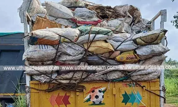 കല്ലുവെട്ടുകുഴിയിലേക്ക് മാലിന്യങ്ങള്‍ തള്ളാന്‍ വന്ന പിക്കപ്പ് വാന്‍ നാട്ടുകാര്‍ തടഞ്ഞു; 2 പേര്‍ രക്ഷപ്പെട്ടു
