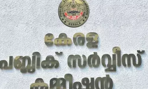 പി.എസ്.സി പരീക്ഷ മാറ്റിയതറിഞ്ഞില്ല; അതിരാവിലെയെത്തിയ ഉദ്യോഗാര്‍ത്ഥികള്‍ വലഞ്ഞു