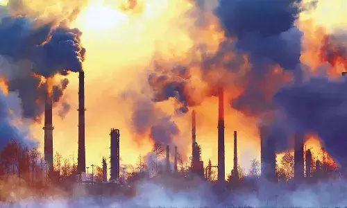 വായു മലിനീകരണം; കൊഴിഞ്ഞുവീഴുന്നത് നിരവധി ജീവനുകള് വായു മലിനീകരണം; കൊഴിഞ്ഞുവീഴുന്നത് നിരവധി ജീവനുകള്