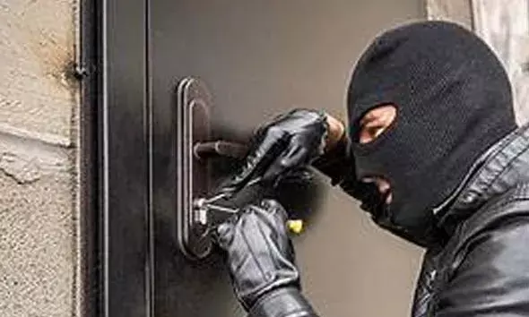 കാഞ്ഞങ്ങാട് നഗരത്തിലെ കടകളില്‍ മോഷണം