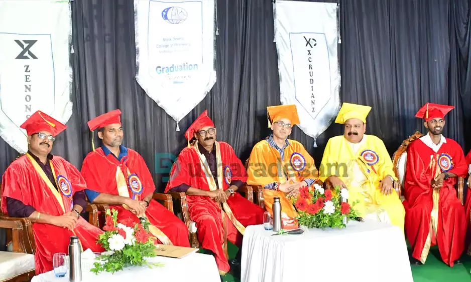 മാലിക് ദീനാര്‍ ഫാര്‍മസി കോളേജ് ബിരുദദാനം