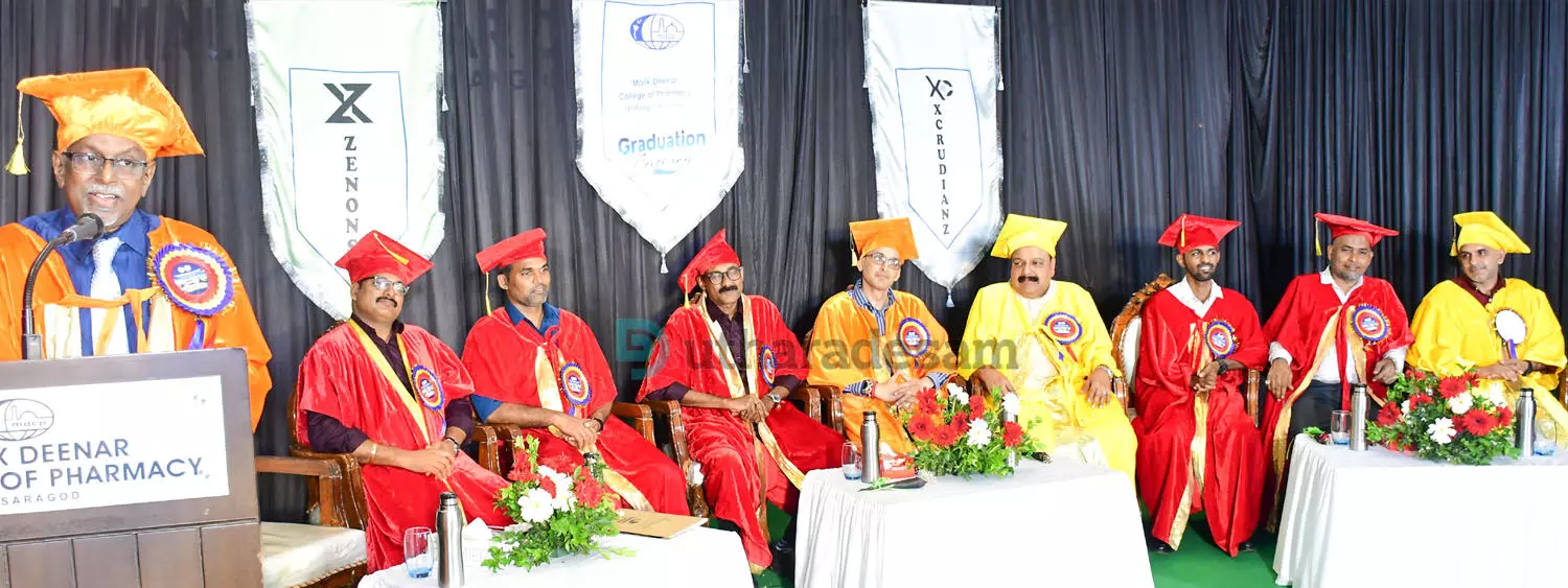 മാലിക് ദീനാര്‍ ഫാര്‍മസി കോളേജ് ബിരുദദാനം