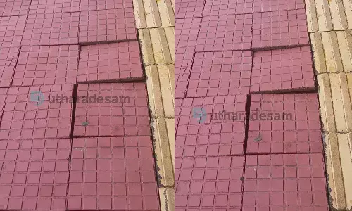 കോട്ടിക്കുളം റെയില്വേ പ്ലാറ്റ്ഫോമില് ഇന്റര്ലോക്ക് കട്ടകള് ഇളകുന്നത് പതിവായി കോട്ടിക്കുളം റെയില്വേ പ്ലാറ്റ്ഫോമില് ഇന്റര്ലോക്ക് കട്ടകള് ഇളകുന്നത് പതിവായി