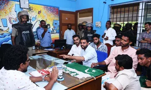 ഫുട്ബോള് ടീം സെലക്ഷനില് അപാകതയെന്ന് ആരോപണം: ഡി.ഡി.ഇ ഓഫീസ് ഉപരോധിച്ച് എം.എസ്.എഫ് ഫുട്ബോള് ടീം സെലക്ഷനില് അപാകതയെന്ന് ആരോപണം: ഡി.ഡി.ഇ ഓഫീസ് ഉപരോധിച്ച് എം.എസ്.എഫ്