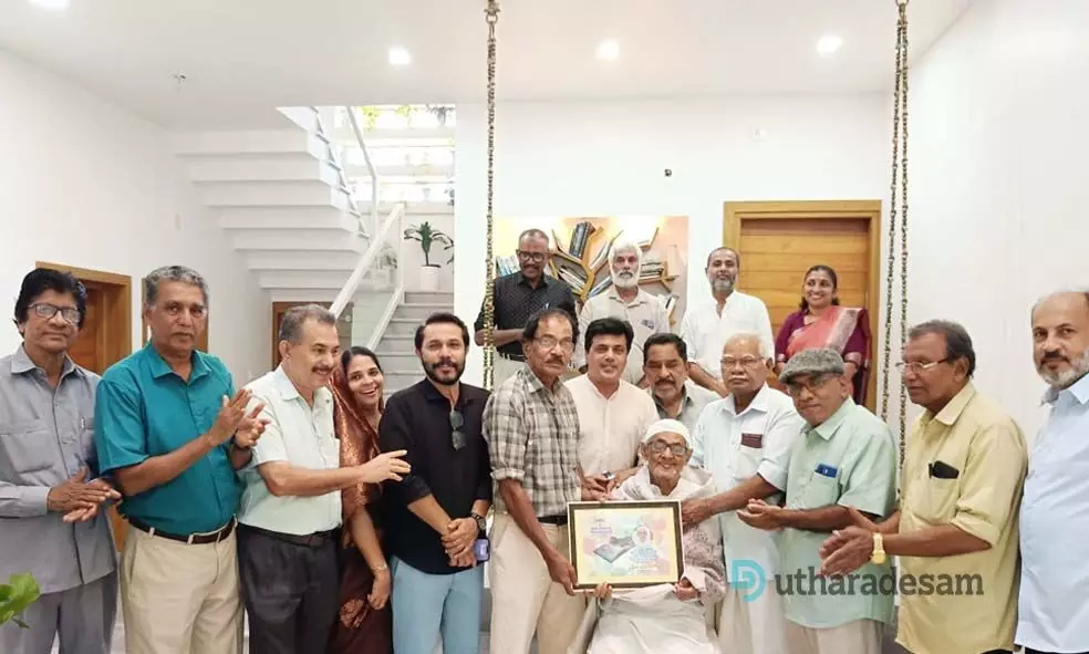 കവി ഡോ.വി.എം പള്ളിക്കാലിനെ കാസര്‍കോട് സാഹിത്യവേദി ആദരിച്ചു