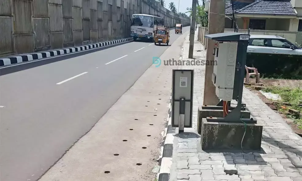 ദേശീയപാത: നടപ്പാതകളില്‍ കാല്‍നടയാത്രക്കാരെ കാത്തിരിപ്പുണ്ട് വൈദ്യുതി പോസ്റ്റുകള്‍