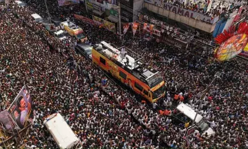 വിജയ്‍യുടെ കരൂര്‍ റാലിയിൽ മഹാ ദുരന്തം; ഒമ്പത് കുട്ടികള്‍ ഉള്‍പ്പെടെ 39 പേർ മരിച്ചു, പരിക്കേറ്റ് 111 പേര്‍ ആശുപത്രിയിൽ