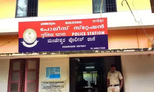 ആണ്സുഹൃത്തിനെ പെണ്കുട്ടിയുടെ വീട്ടുകാര് തട്ടിക്കൊണ്ടുപോയി മര്ദ്ദിച്ചു; പിന്നാലെ ബന്ധുവിനെ വെട്ടി പരിക്കേല്പ്പിച്ച് സുഹൃത്തിന്റെ പ്രതികാരം ആണ്സുഹൃത്തിനെ പെണ്കുട്ടിയുടെ വീട്ടുകാര് തട്ടിക്കൊണ്ടുപോയി മര്ദ്ദിച്ചു; പിന്നാലെ ബന്ധുവിനെ വെട്ടി പരിക്കേല്പ്പിച്ച് സുഹൃത്തിന്റെ പ്രതികാരം