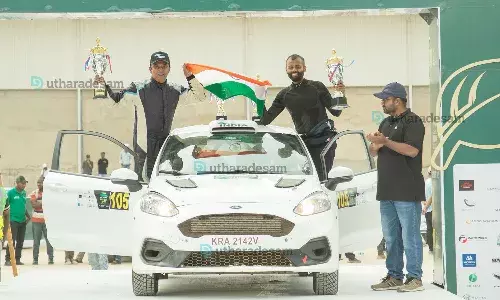 നൂറിലും തിളങ്ങി മൂസ ഷരീഫ്; ആഫ്രിക്കയിലും ഈ കാസര്കോട്ടുകാരന്റെ മുന്നേറ്റം തടയാനായില്ല നൂറിലും തിളങ്ങി മൂസ ഷരീഫ്; ആഫ്രിക്കയിലും ഈ കാസര്കോട്ടുകാരന്റെ മുന്നേറ്റം തടയാനായില്ല