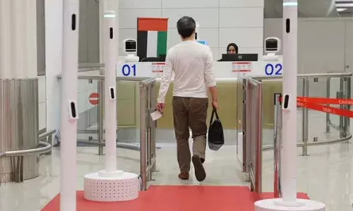 യുഎഇയില് വിസിറ്റ് വിസ നിയമങ്ങളില് മാറ്റം: കുടുംബാംഗങ്ങളെയും സുഹൃത്തുക്കളെയും സ്പോണ്സര് ചെയ്യുന്നതിനുള്ള ശമ്പള പരിധികള് പ്രഖ്യാപിച്ചു യുഎഇയില് വിസിറ്റ് വിസ നിയമങ്ങളില് മാറ്റം: കുടുംബാംഗങ്ങളെയും സുഹൃത്തുക്കളെയും സ്പോണ്സര് ചെയ്യുന്നതിനുള്ള ശമ്പള പരിധികള് പ്രഖ്യാപിച്ചു