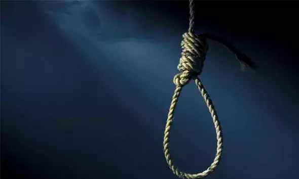 ഗൃഹനാഥന്‍ വീടിന്റെ സ്റ്റെയര്‍ കെയ്സില്‍ തൂങ്ങിമരിച്ച നിലയില്‍