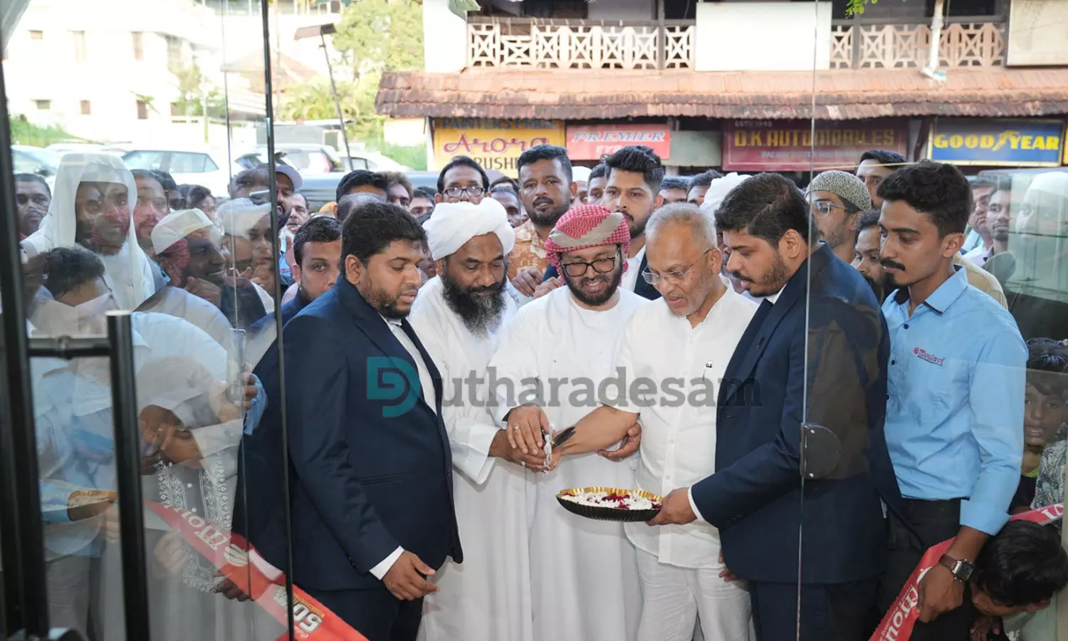 മൗലവി ട്രാവല്‍സിന്റെ നവീകരിച്ച പുതിയ ഓഫീസ് സിംസാറുല്‍ ഹഖ് ഹുദവി ഉദ്ഘാടനം ചെയ്തു