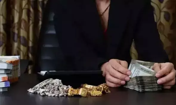 പലിശ മാത്രം അടച്ച് ഇനി പുതുക്കിയാല്‍ പോര: സ്വര്‍ണം, വെള്ളി വായ്പാ നിയമങ്ങളില്‍ ഭേദഗതി വരുത്തി ആര്‍ബിഐ