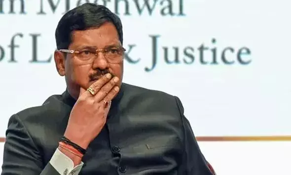 കോടതി നടപടികള്‍ക്കിടെ ചീഫ് ജസ്റ്റിസ് ബി.ആര്‍. ഗവായിക്ക് നേരെ ഷൂ എറിയാന്‍ ശ്രമം; അഭിഭാഷകന്‍ കസ്റ്റഡിയില്‍