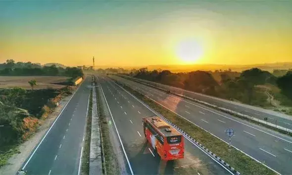 ദേശീയപാതകളില്‍ ക്യുആര്‍ കോഡ് സൈന്‍ബോര്‍ഡുകള്‍ സ്ഥാപിക്കാനൊരുങ്ങി എന്‍.എച്ച്.എ.ഐ: അവശ്യ വിവരങ്ങള്‍ ഇനി എളുപ്പത്തില്‍ ലഭിക്കും