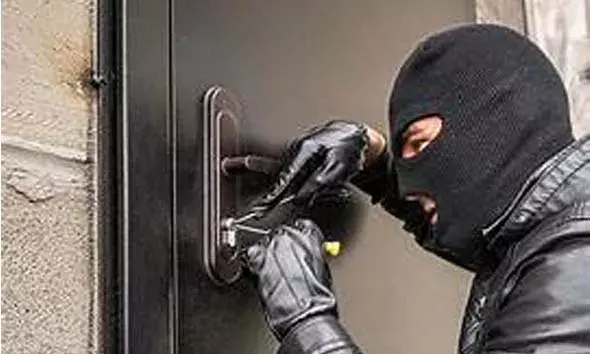 കല്ലഞ്ചിറ ദേവസ്ഥാനത്ത് നിന്നും വിളക്കുകളും പാത്രങ്ങളും കവര്‍ന്ന കേസില്‍ പ്രതി അറസ്റ്റില്‍