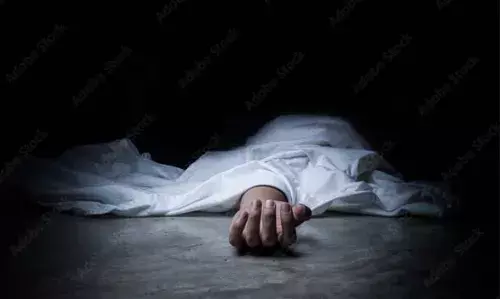 വീടിന്റെ ടെറസില് നിന്ന് കാല്വഴുതി വീണ് ഗൃഹനാഥന് മരിച്ചു വീടിന്റെ ടെറസില് നിന്ന് കാല്വഴുതി വീണ് ഗൃഹനാഥന് മരിച്ചു