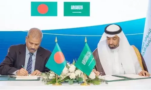 ഇന്ത്യ ഉള്പ്പെടെയുള്ള രാജ്യങ്ങളിലുള്ളവര്ക്ക് തിരിച്ചടി; തൊഴിലാളി റിക്രൂട്ട്മെന്റ് കരാറില് ഒപ്പുവച്ച് സൗദി അറേബ്യയും ബംഗ്ലാദേശും ഇന്ത്യ ഉള്പ്പെടെയുള്ള രാജ്യങ്ങളിലുള്ളവര്ക്ക് തിരിച്ചടി; തൊഴിലാളി റിക്രൂട്ട്മെന്റ് കരാറില് ഒപ്പുവച്ച് സൗദി അറേബ്യയും ബംഗ്ലാദേശും