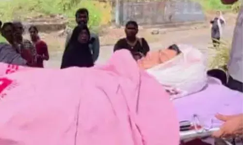 താമരശ്ശേരി താലൂക്ക് ആശുപത്രിയില് ഡോക്ടര്ക്ക് വെട്ടേറ്റു; പ്രതിഷേധവുമായി ജീവനക്കാര് താമരശ്ശേരി താലൂക്ക് ആശുപത്രിയില് ഡോക്ടര്ക്ക് വെട്ടേറ്റു; പ്രതിഷേധവുമായി ജീവനക്കാര്