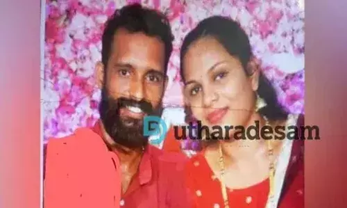 ഹൊസങ്കടിയില് ദമ്പതികള് വിഷം കഴിച്ച് മരിച്ച സംഭവം; മരണത്തിന് മുമ്പ് അധ്യാപികയെ രണ്ട് സ്ത്രീകള് മര്ദ്ദിച്ചതായി ദൃക്സാക്ഷികള് ഹൊസങ്കടിയില് ദമ്പതികള് വിഷം കഴിച്ച് മരിച്ച സംഭവം; മരണത്തിന് മുമ്പ് അധ്യാപികയെ രണ്ട് സ്ത്രീകള് മര്ദ്ദിച്ചതായി ദൃക്സാക്ഷികള്