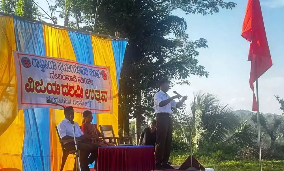 കോണ്ഗ്രസ് പഞ്ചായത്തംഗം RSS പരിപാടിയില് പങ്കെടുത്തത് വിവാദമാകുന്നു; നടപടിക്ക് സാധ്യത കോണ്ഗ്രസ് പഞ്ചായത്തംഗം RSS പരിപാടിയില് പങ്കെടുത്തത് വിവാദമാകുന്നു; നടപടിക്ക് സാധ്യത