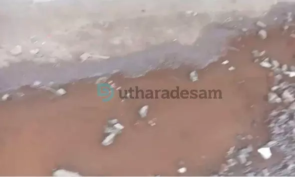 പുതിയകോട്ടയില് ശൗചാലയത്തിലെ മലിനജലം റോഡിലേക്കൊഴുകുന്നു; വീണ്ടും അടച്ചിട്ടു പുതിയകോട്ടയില് ശൗചാലയത്തിലെ മലിനജലം റോഡിലേക്കൊഴുകുന്നു; വീണ്ടും അടച്ചിട്ടു