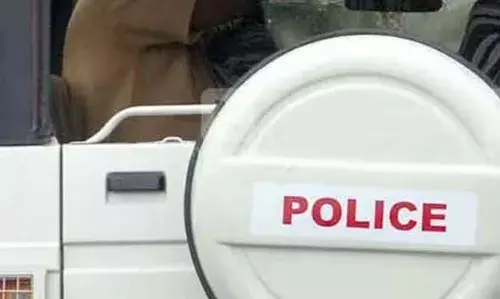 നബിദിനാഘോഷത്തിന്റെ ഭാഗമായി സ്ഥാപിച്ച പതാക കത്തിച്ചു; യുവാവിനെതിരെ കേസ് നബിദിനാഘോഷത്തിന്റെ ഭാഗമായി സ്ഥാപിച്ച പതാക കത്തിച്ചു; യുവാവിനെതിരെ കേസ്